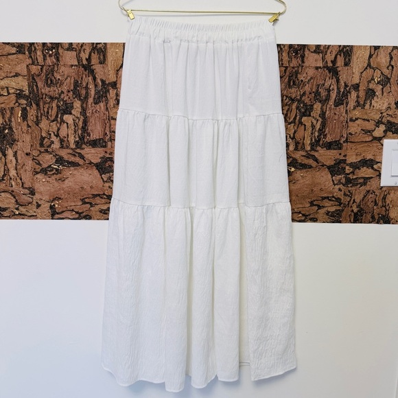 Dresses & Skirts - Simply Elegant White Tiered Coastal Cowgirl Dancing Dreamer’s Skirt 💝